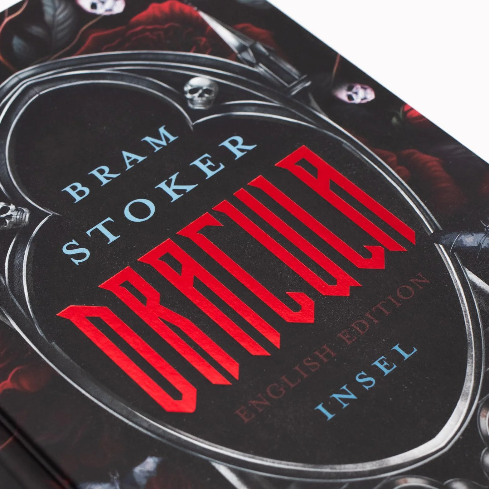 Dracula: English Edition | A Timeless Tale of Darkness and Desire | The Gothic classic that still casts its spell | With sprayed edges