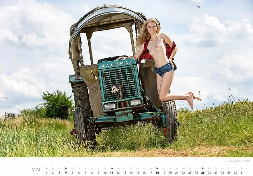 Jungbauernträume Kalender 2025: Landlust von ihrer schönsten Seite - Akt-Fotografie der Spitzenklasse Wandkalender Erotik Traktoren Schlepper