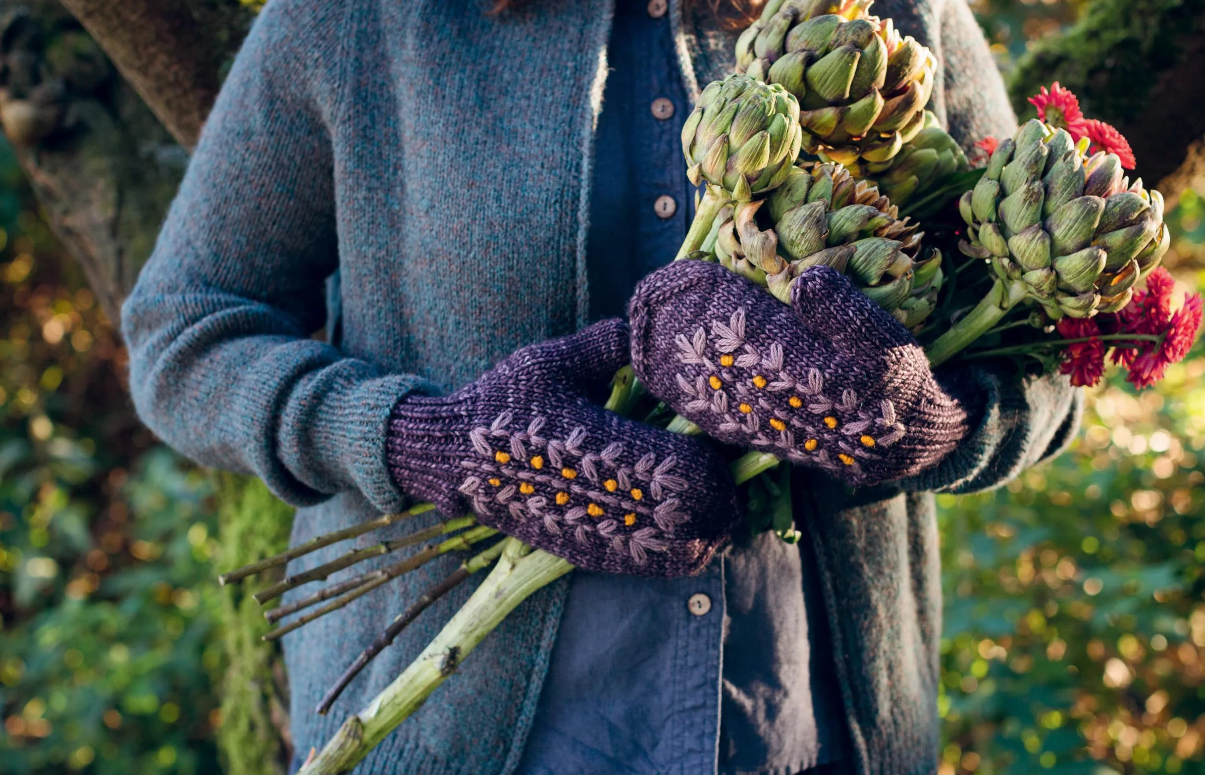 Embroidery on Knits: 18 Nature-Inspired Templates for Stitching on Wool