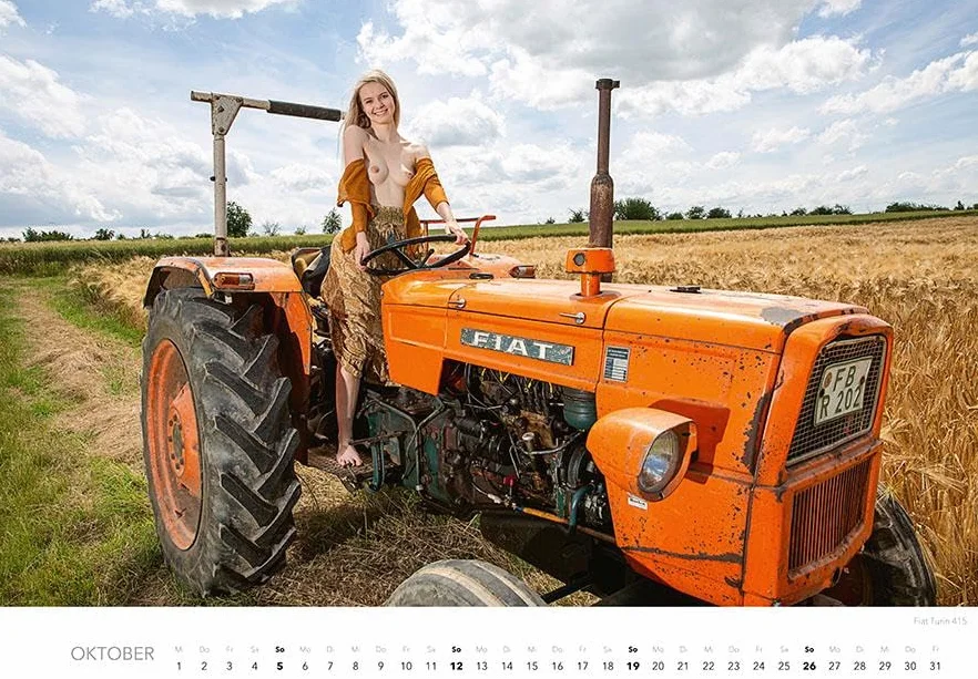 Jungbauernträume Kalender 2025: Landlust von ihrer schönsten Seite - Akt-Fotografie der Spitzenklasse Wandkalender Erotik Traktoren Schlepper