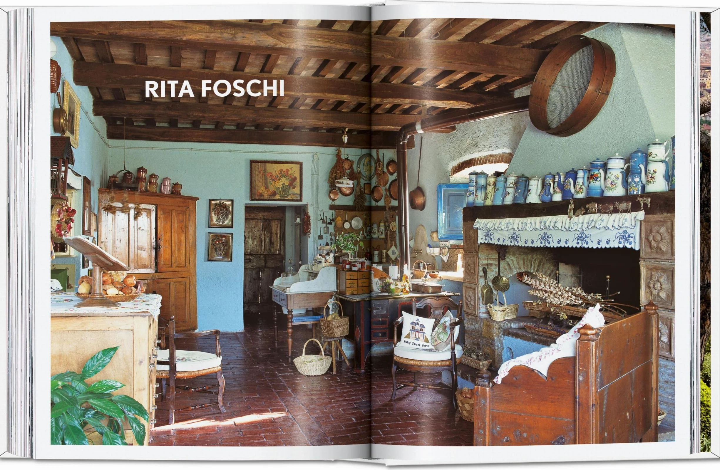 Living in Tuscany: 45th Ed.