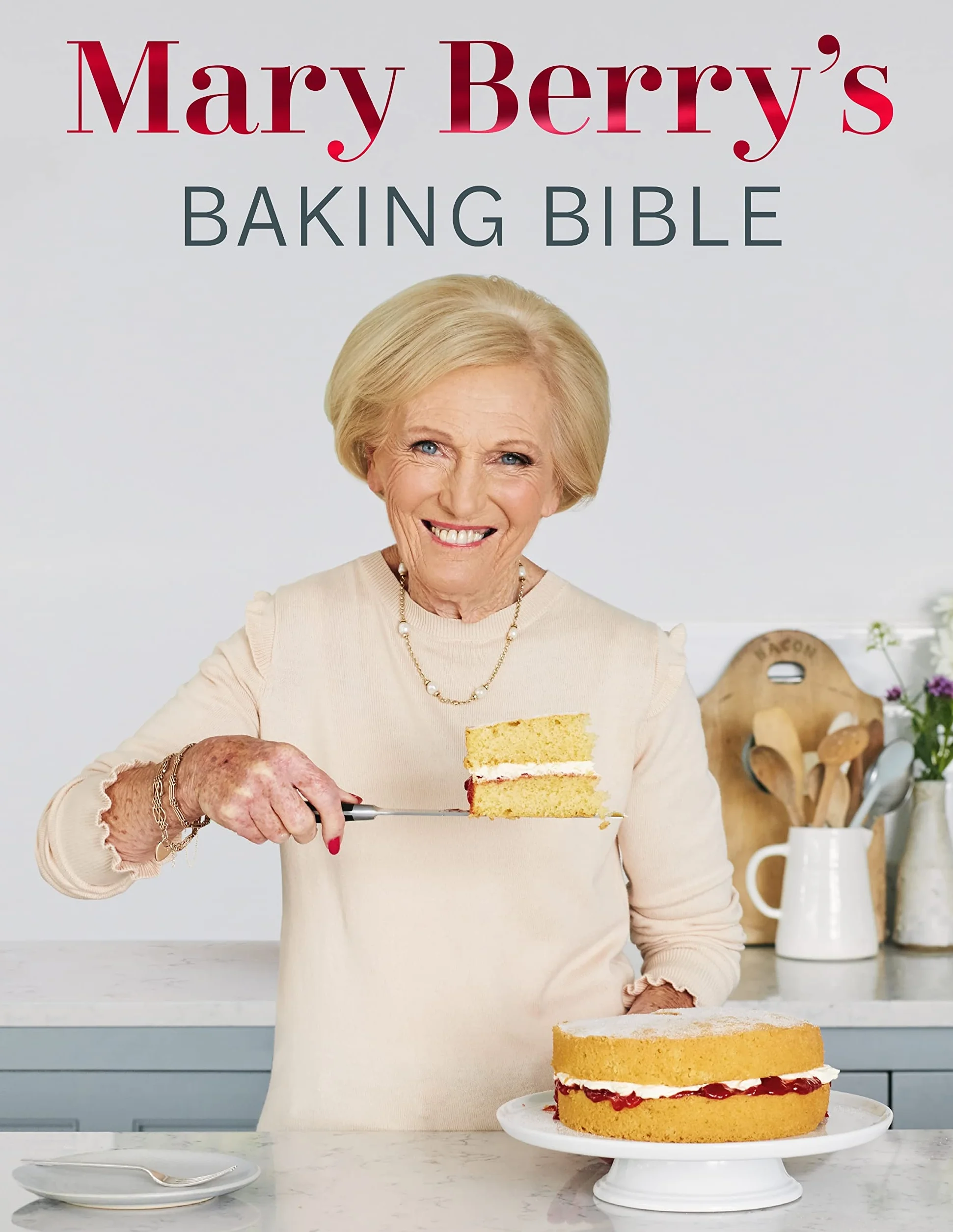 Mary Berry's Baking Bible: Revised and Updated: Over 250 New and Classic Recipes